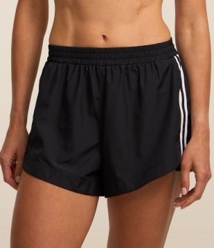 Bermuda Esportiva com Listras Contrastantes nas Laterais e Calcinha Interna Preto