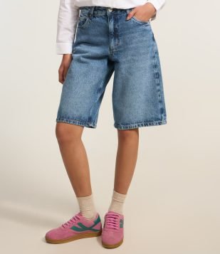 Bermuda Jorts em Jeans com Passantes no Cós Azul