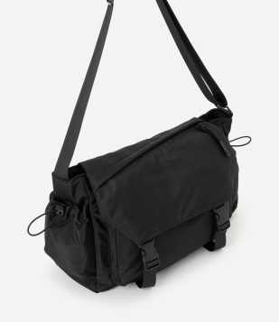 Bolsa Cross Body com Bolsos Ajustáveis Preto