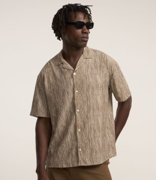 Camisa Boxy em Ana Ruga Estampado com Linhas Abstratas Marrom
