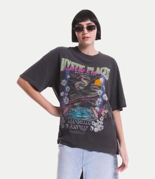 Camiseta Alongada Em Meia Malha Com Estampa Mystic Places Cinza