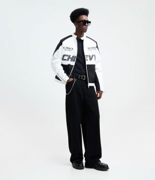 Jaqueta Bomber em Microfibra com Estampa Chevrolet Branco