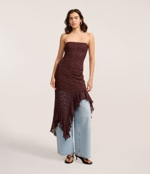 Vestido Tomara que Caia em Renda com Babado Assimétrico Marrom