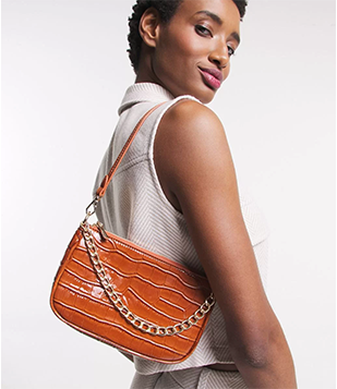 Bolsa Baguete Com Alça De Corrente E Textura Croco Marrom