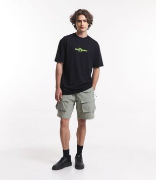 Bermuda Cargo Com Cintura Elástica E Bolsos Táticos Verde Acizentado