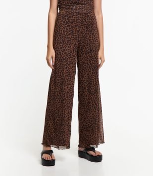 Calça Pantalona em Tule com Estampa Animal Print Oncinha Marrom