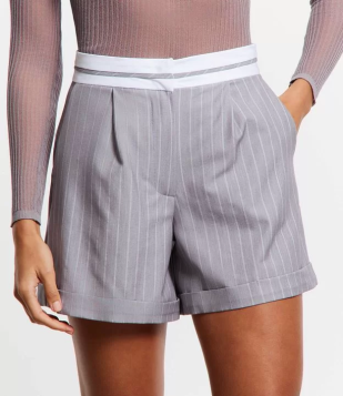 Short Alfaiatado Com Cós Diferenciado E Estampa Risca De Giz Cinza