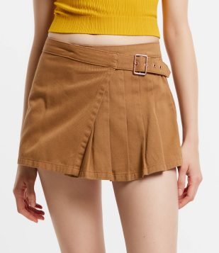 Short Saia em Sarja com Transpasse Afivelado e Pregas Marrom