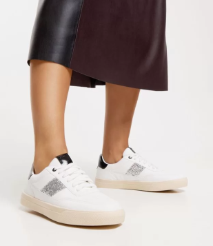 Tênis Cano Baixo Com Recortes E Detalhe Brilhoso Branco