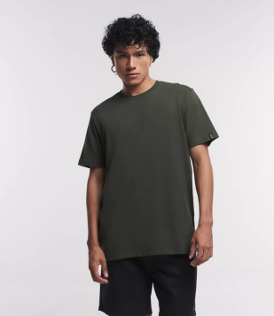Camiseta Comfort Básica Em Meia Malha Com Etiqueta Na Manga Verde Escuro