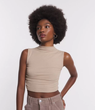 Blusa Sem Manga Em Ribana Com Golinha Alta E Franzinho Lateral Bege
