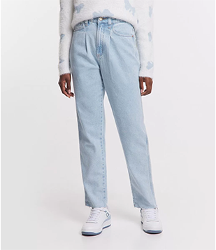 Calça Mom Jeans Com Prega E Barra Virada Azul
