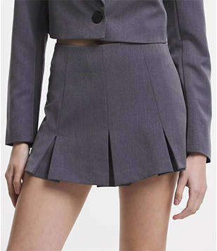 Short Saia Em Alfaiataria Com Pregas Frente E Costas Cinza