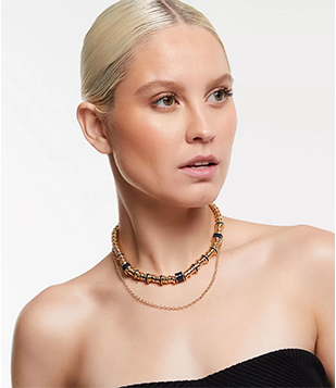 Colar Camadas Em Metal Com Diferentes Detalhes Dourado