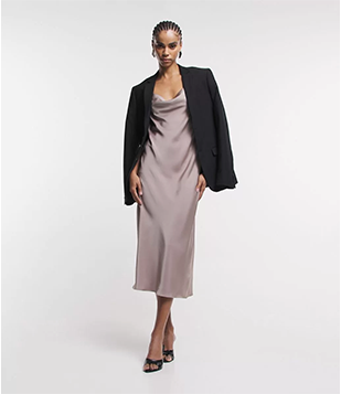 VESTIDO SLIP DRESS MIDI DE ALÇA EM TECIDO ACETINADO