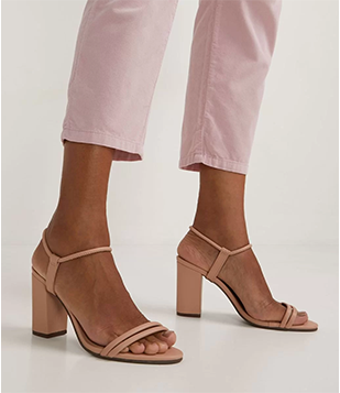 Sandália Com Salto Bloco E Bico Redondo Bege