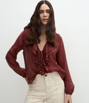 Blusa Ampla em Organza com Decote em V e Babados Vinho
