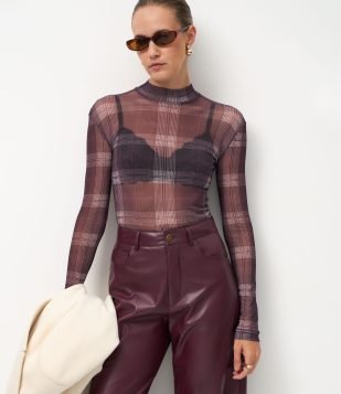 Blusa em Tule com Estampa Xadrez Cinza