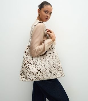Bolsa Hobo Grande de Pelo em Couro Off White
