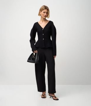 Calça Barrel Alfaiatada com Detalhe no Cós Preto