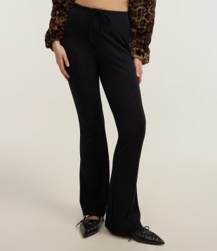 Calça Flare Alfaiataria em Viscose com Amarração Preto