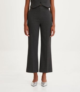 Calça Reta Alfaiataria Com Estampa Risca De Giz Cinza