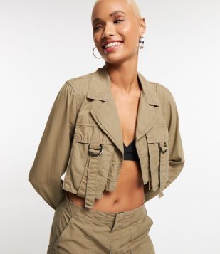 Camisa Cropped Em Sarja Com Bolsos Verde Oliva