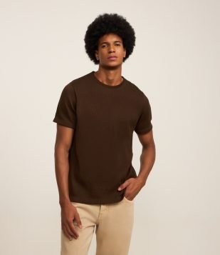 Camiseta Regular em Algodão Texturizado Marrom Escuro