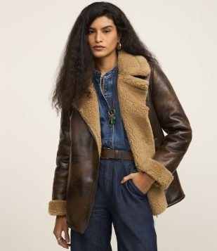 Jaqueta Alongada em PU com Pelo no Forro e Gola Marrom