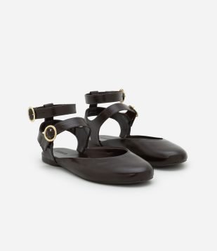 Sapatilha com Dupla Tiras Largas e Fivelas Marrom