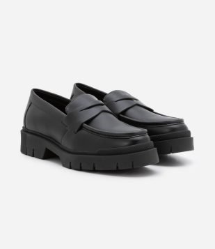 Sapato Loafer em Couro Preto