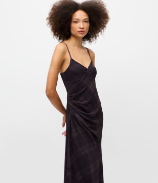 Vestido Midi em Tule Xadrez com Barra Assimétrica Marrom]