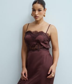 Vestido New Midi com Aplicação de Renda Marrom