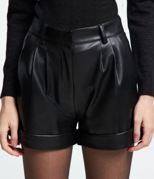 Short Em Material Sintético Com Pregas E Cós Alfaiatado Preto