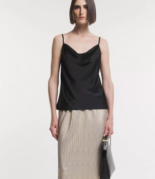 Blusa De Alcinha Em Cetim Com Decote Degagê Preto