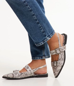 Sapatilha Slingback Com Estampa Animal Print E Fivelas Bege