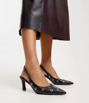 Sapato Scarpin Slinbback Em Material Sintético Com Ilhoses Preto