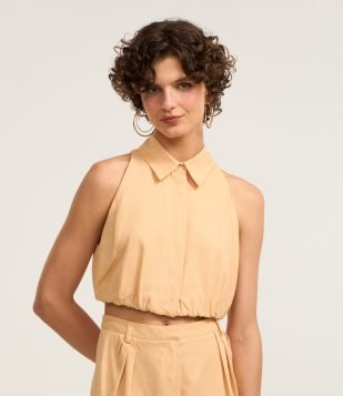 Blusa Cropped Balonê com Linho e Recorte Vazado nas Costas Bege