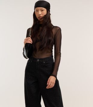 Blusa em Tule com Transparência e Gola Alta Preto