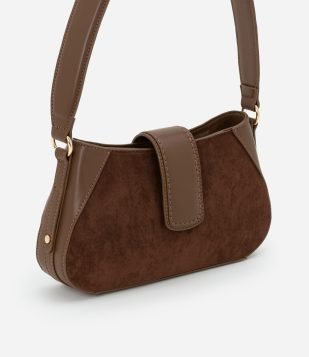 Bolsa Baguete Pequena com Fechamento Lapela e Recortes Marrom