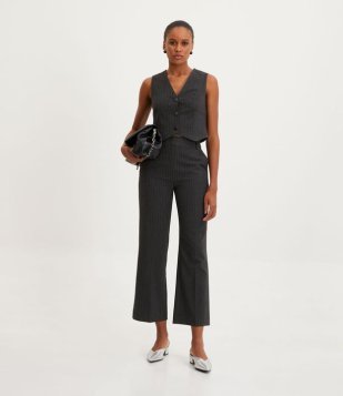 Calça Reta Alfaiataria Com Estampa Risca De Giz Cinza