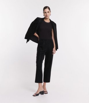 Calça Reta Em Veludo Com Detalhes Em Fio Metalizado Preto