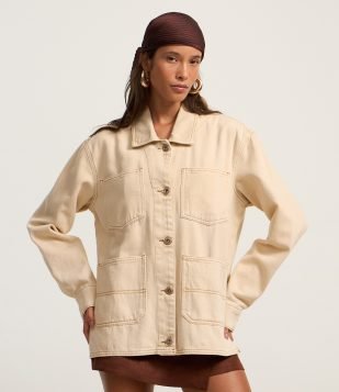 Jaqueta em Sarja com Bolsos e Costura Aparente Bege