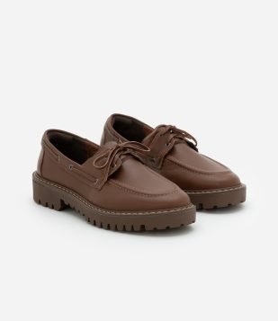 Sapato Dockside em Couro com Sola Tratorada e Detalhe de Ilhós Marrom