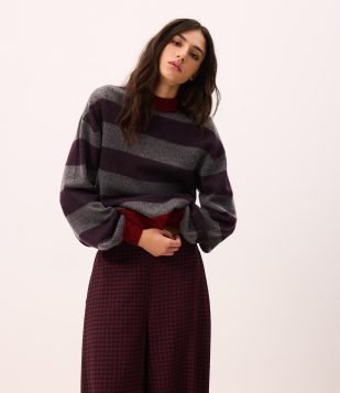 Suéter Curto em Tricô Leve com Listra e Golinha Roxo