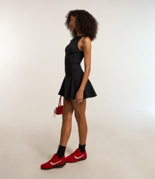 Vestido Curto Godê em Bengaline com Pregas Preto