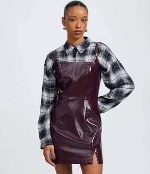 Vestido Curto em Pu com Efeito Vinílico Vinho