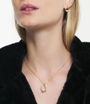 Conjunto Brinco E Colar Com Corrente Delicada E Pingente De Pérola Dourado