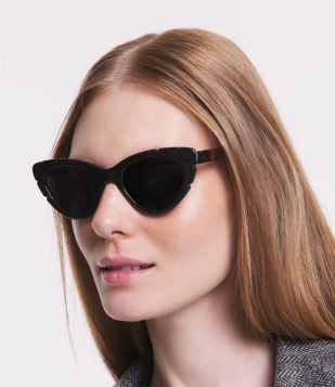 Óculos Gateado Com Shape Pequeno E Detalhe Na Hasta E Lente Preto