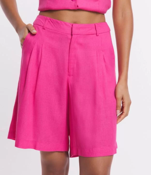 Bermuda Soltinha Alfaiatada Em Linho Com Pregas Rosa